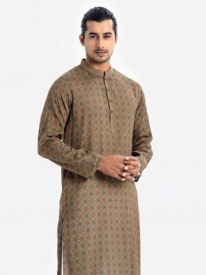 Men's semi fitted panjabi in cotton fabric. Mandarin collar with line stitching at the front. Inseam pockets.