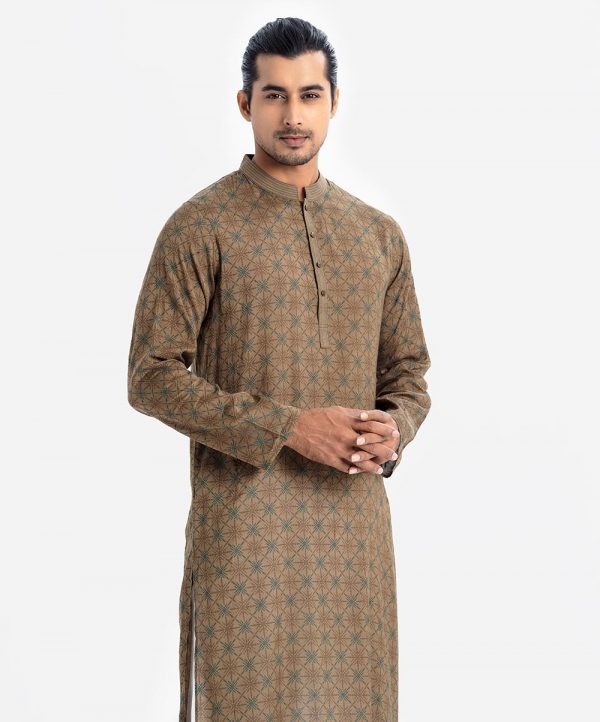 Men's semi fitted panjabi in cotton fabric. Mandarin collar with line stitching at the front. Inseam pockets.