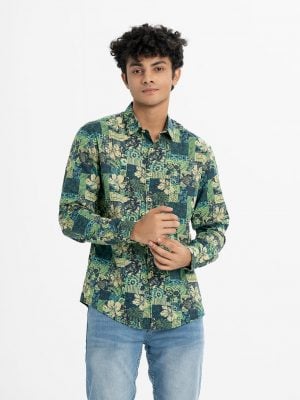 Men's casual long sleeve casual shirt in printed cotton fabric. Classic collar, button fastening at the front and adjustable metal buttons at cuffs.