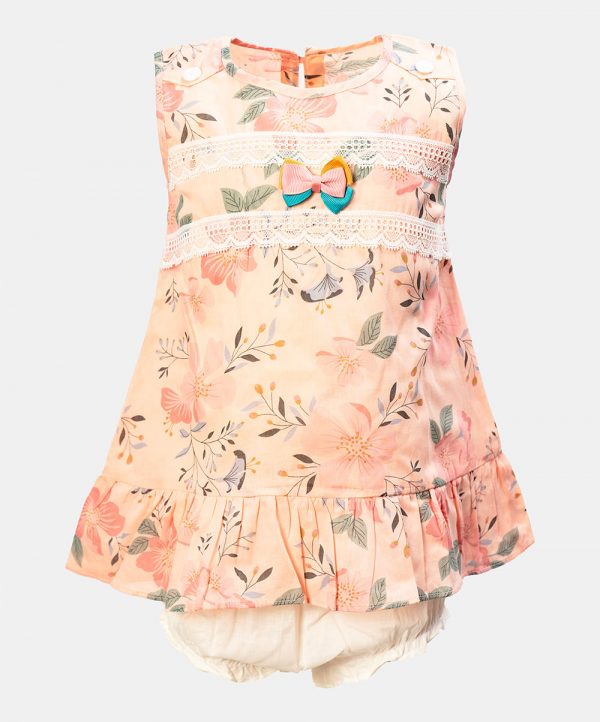 Sleeveless newborn baby girls floral printed frock in cotton fabric with short pant set. Lacework and bow at the front.