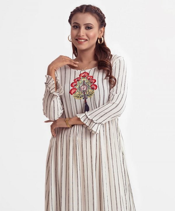 Women's stripe printed frock style tunic in cotton fabric. Boat neck, three-quarter sleeves. Embroidery with tassel tie at front.