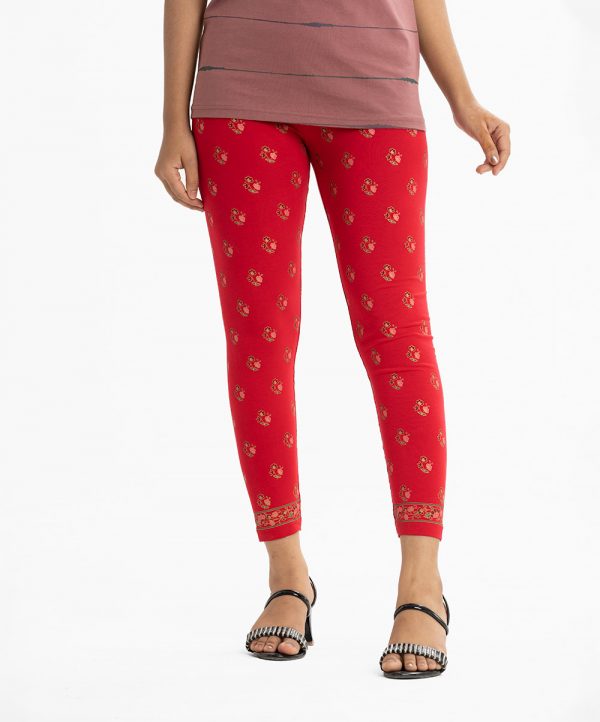 Teen girl's all-over printed leggings in cotton knit fabric. Concealed elasticated waistline.