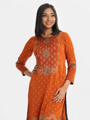 Women's ethnic printed straight kameez in zoom fabric. Round neck, full sleeves. Karchupi at the front and sleeves.