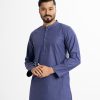 Men's semi-fitted panjabi in jacquard fabric. Mandarin collar. Inseam pockets.