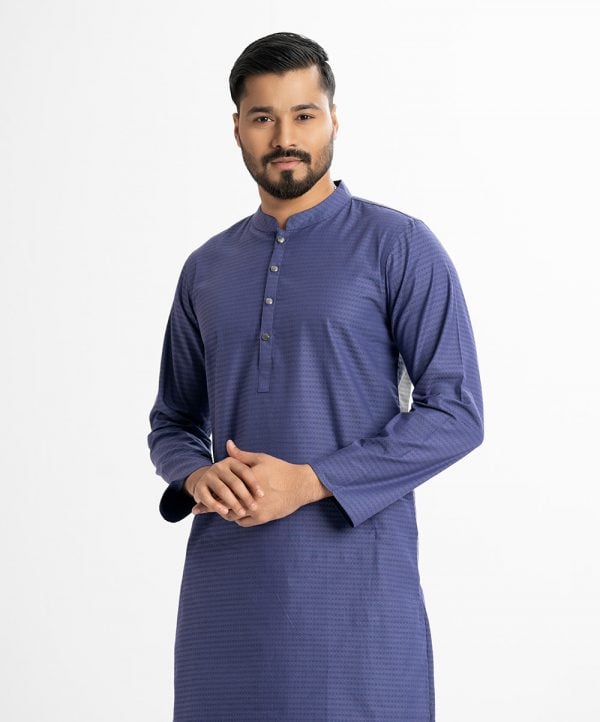 Men's semi-fitted panjabi in jacquard fabric. Mandarin collar. Inseam pockets.