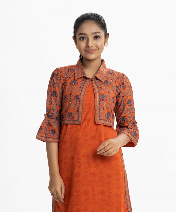 Teen girl printed koti style kameez in viscose fabric. Classic collar koti, bell sleeve with a button fastening at the front and round neck kameez with the patch at the side and hemline.