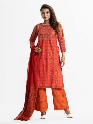 Women's retro wrap style salwar kameez in viscose fabric. Boat neck, three-quarter sleeves and embroidery at front of kameez. Chiffon dupatta with palazzo pants.