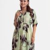 Women's flared style maxi in printed georgette fabric. V-neck with frill placket and kimono sleeves.