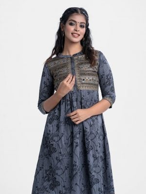 Women's printed frock style long tunic in crepe fabric. Stand collar, three-quarter sleeves. Patch with karchupi at the front.