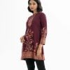 Printed A-line tunic in viscose fabric. Stand collar, long-sleeved.