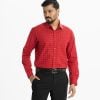 Men's check long-sleeved formal shirt in cotton fabric. Classic collar. A chest pocket with adjustable buttons at the cuffs.