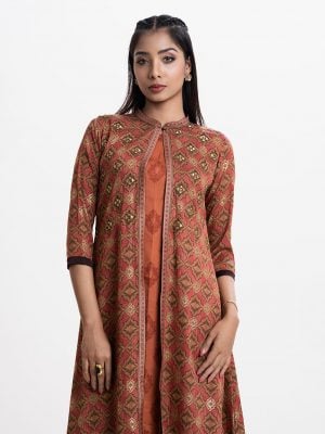 Sleeveless kameez in crepe fabric with a mandarin collar and detail karchupi work shrug in stretched fairy fabric.