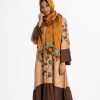 Women's printed hijab in crepe fabric. Attached tassel tie at the border line.