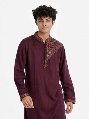 Men's slim-fitted panjabi in jacquard fabric.Mandarin collar, inseam pockets. Embroidery and sequence at the front.