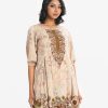 Printed A-line tunic in satin fabric. Round neck, puff-sleeved. Karchupi at the front and box pleated at the waistline.