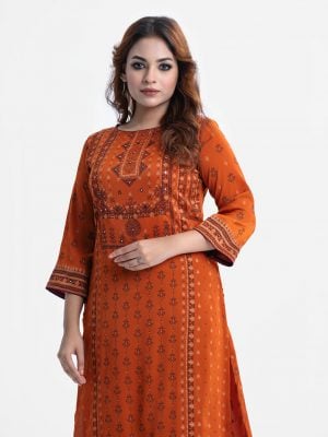 Women's ethnic printed straight kameez in zoom fabric. Boat neck, three-quarter sleeves. Heavy karchupi at the front.