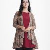 Printed abaya tunic in stretched failly and georgette fabric. Three-quarter sleeve and front opening abaya. Sleeveless and round neck inner.
