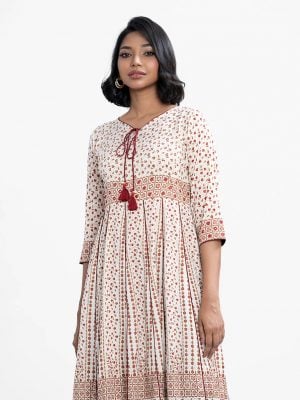 Women's floral printed pleated long tunic in zoom fabric. V-neck with tassel ties, and three-quarter sleeves. Karchupi on the chest and sleeves.