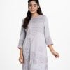 Women's straight kameez in crepe fabric. Round neck, three-quarter sleeved. karchupi at the front.