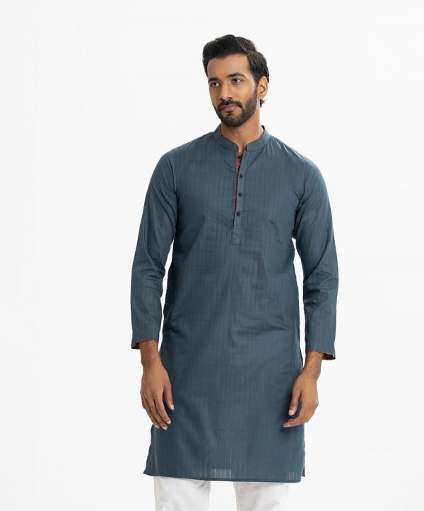 Men's stripes pattern semi fitted panjabi in cotton fabric. Mandarin collar, inseam pockets. Patch at placket & full sleeves cuff.