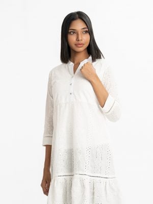 Women's A-line tunic in chicken cotton fabric with inner viscose fabric. Mandarin collar, three-quarter sleeves.