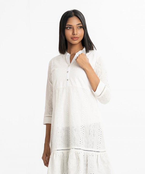 Women's A-line tunic in chicken cotton fabric with inner viscose fabric. Mandarin collar, three-quarter sleeves.