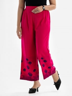 Women's casual style palazzo in viscose fabric. Concealed elasticated waistline and floral print at hemline.