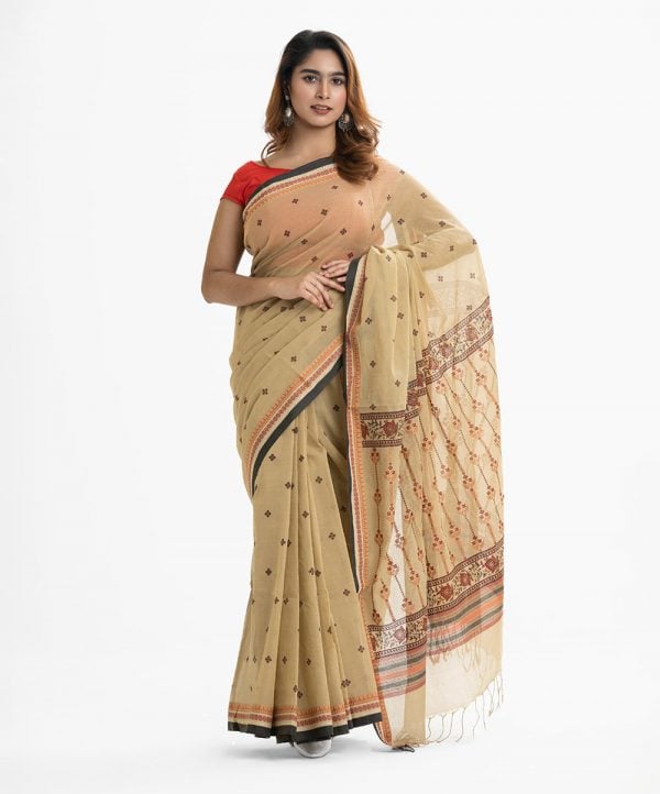 Women's all over printed saree in cotton fabric. Fringe trim at the achal.