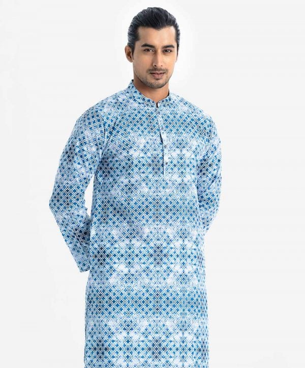 Men's printed semi fitted panjabi in cotton fabric. Mandarin collar with inseam pockets.
