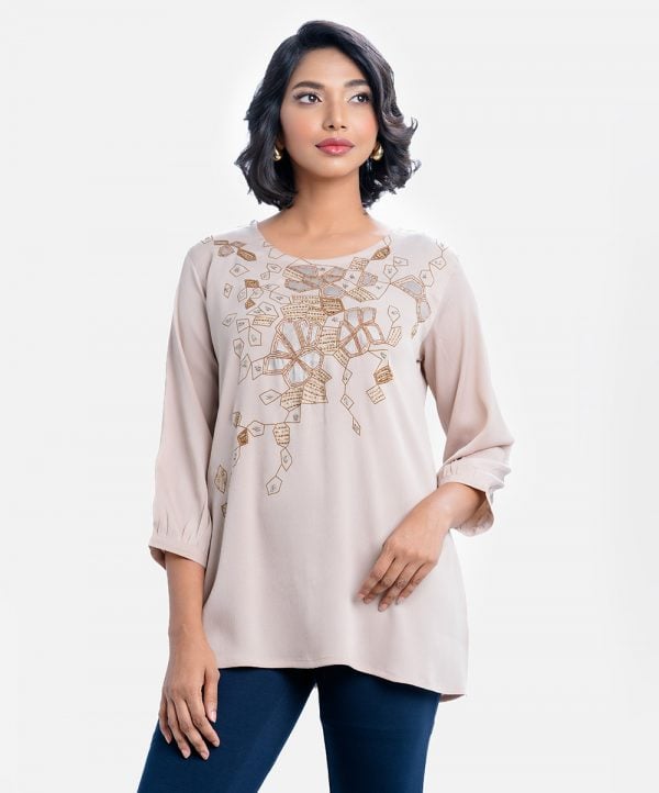 Women's tops in zoom fabric. Round neck, bishop sleeves. Kachupi at the front.