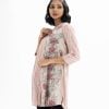 Printed ladie's shirt in zoom fabric. Stand collar, long-sleeved. Button fasting and karchupi at the front.