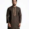 Men's slim fitted panjabi in cotton fabric. Mandarin collar with embroidery and karchupi at the front and inseam pockets.