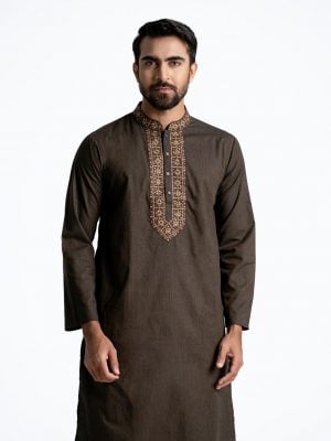 Men's slim fitted panjabi in cotton fabric. Mandarin collar with embroidery and karchupi at the front and inseam pockets.
