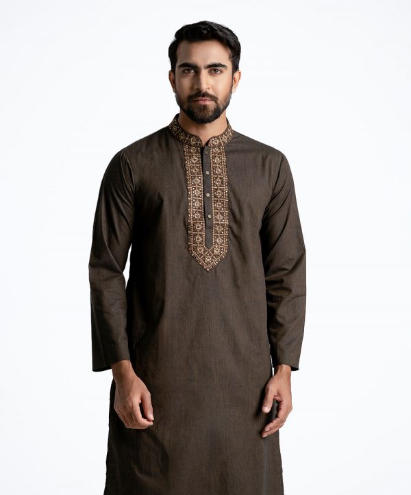 Men's slim fitted panjabi in cotton fabric. Mandarin collar with embroidery and karchupi at the front and inseam pockets.