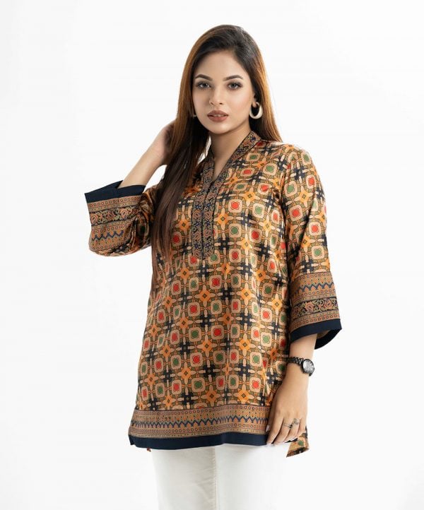 Exclusive tunic from Nargisus by Le Reve. printed short tunic in glossy satin fabric. V-neck, long-sleeved. attached patch at the sleeve and hemline. Karchupi at the front.