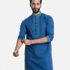 Men's fitted panjabi in jacquard cotton fabric. Mandarin collar with metal buttons placket. Embroidery at front.