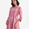Printed frock-style tunic in georgette fabric. V-neck, three-quarter sleeved. karchupi at the front and attached patch at hemline and sleeves.