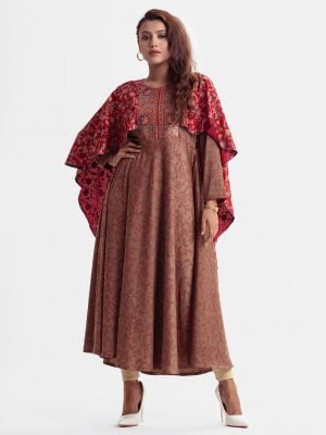 Floral printed abaya style cape in crepe fabric. Round neck, three-quarter sleeves and karchupi at the front.