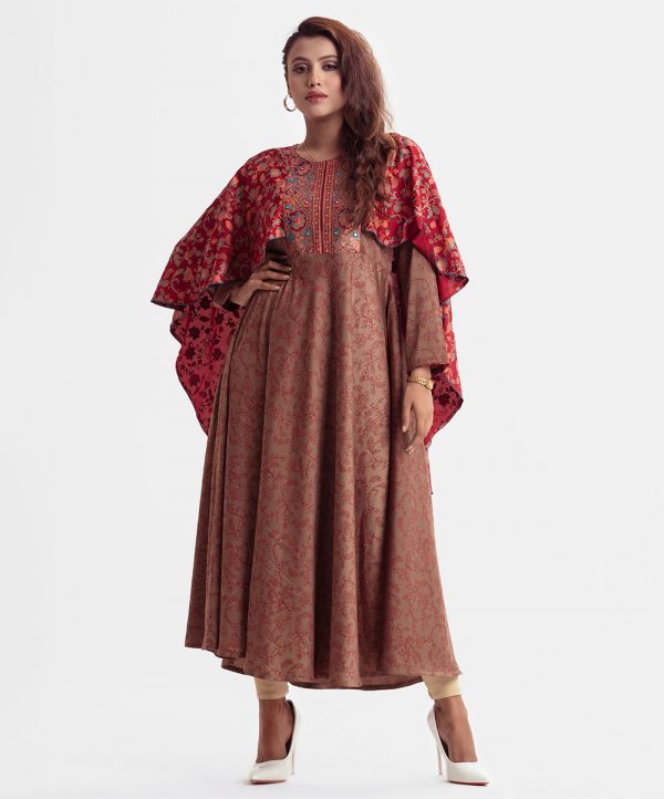 Floral printed abaya style cape in crepe fabric. Round neck, three-quarter sleeves and karchupi at the front.