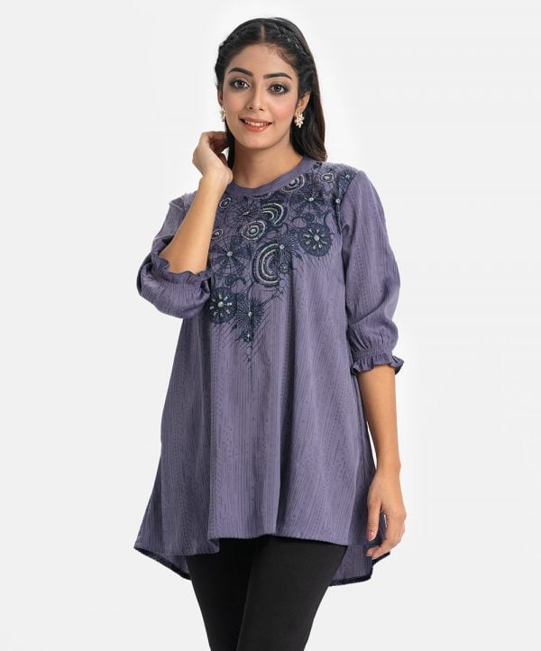 Geometric printed A-line tunic in crepe fabric. Mock neck, lantern sleeves. Karchupi at the front.