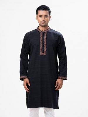 Men's slim fitted panjabi in jacquard cotton fabric. Embroidery at mandarin collar and placket. Inseam pockets.