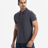 Men's polo shirt in cotton pique fabric. Classic collar, short sleeves and a straight-cut hem.
