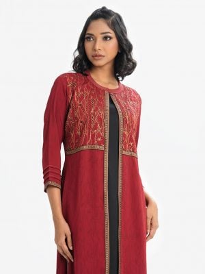 Printed three-quarter sleeved tunic with shrug in zoom and georgette fabric. Mandarin collar. A button fastening at the front with karchupi shrug and zooms fabric tunic.
