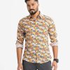 Men's long-sleeve casual shirt in cotton fabric. Classic collar and short sleeves. Button fastening at the front.