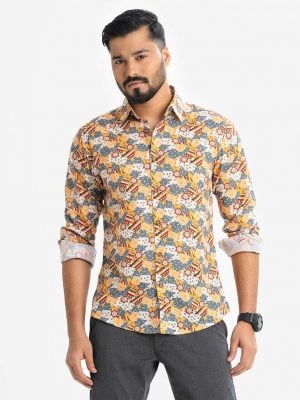 Men's long-sleeve casual shirt in cotton fabric. Classic collar and short sleeves. Button fastening at the front.
