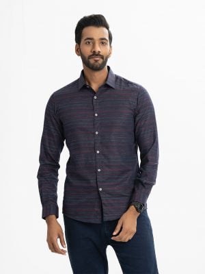 Men's printed long-sleeved business casual shirt in jacquard fabric. Classic collar, button fastening at the front and adjustable metal buttons at the cuffs.