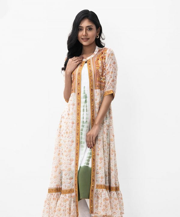 Long tunic with shrug in georgette and viscose fabric. Stand collar, half sleeved. Single button fastening at the front. Tie-dye print at viscose tunic.