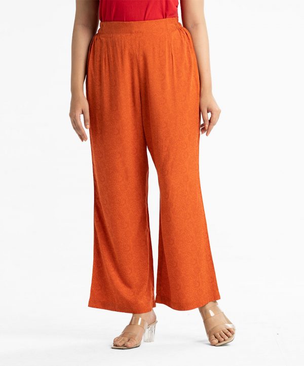 Women's printed palazzo in viscose fabric. Concealed elasticated waistline.