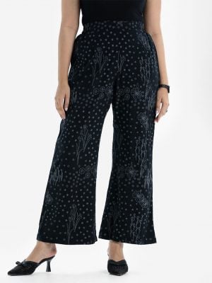 Women's printed casual style palazzo in viscose fabric. Concealed elasticated waistline.