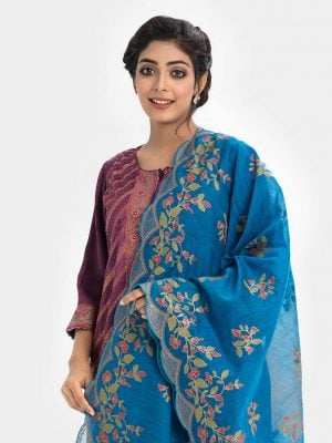 Women's printed dupatta in half silk fabric. frill trim and fringe trim at the side.
